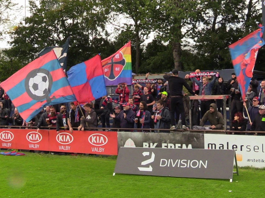 Roedder paa hjemmebane store flag